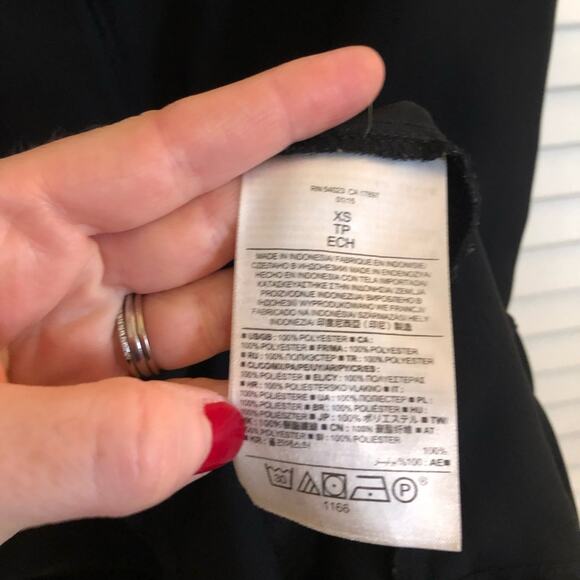 Banana Republic Black Tiered Sleeveless Collared Blouse - Picture 5 of 7